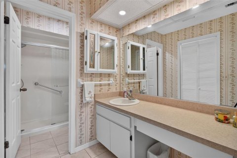 Condo in Saint Petersburg, Florida, 2 bedrooms  № 2396399 - photo 24