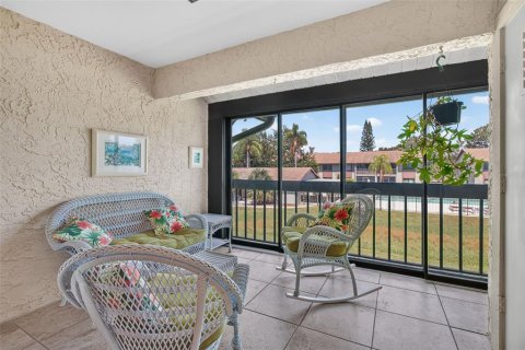 Condo in Saint Petersburg, Florida, 2 bedrooms  № 2396399 - photo 20