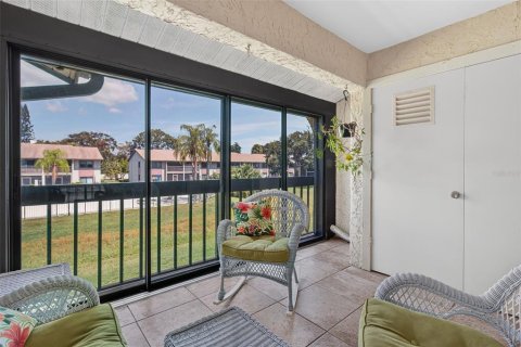 Condo in Saint Petersburg, Florida, 2 bedrooms  № 2396399 - photo 18