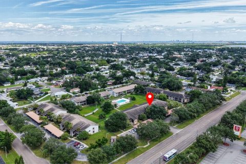 Condo in Saint Petersburg, Florida, 2 bedrooms  № 2396399