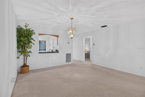 Condo in Saint Petersburg, Florida, 2 bedrooms  № 2396399 - photo 12