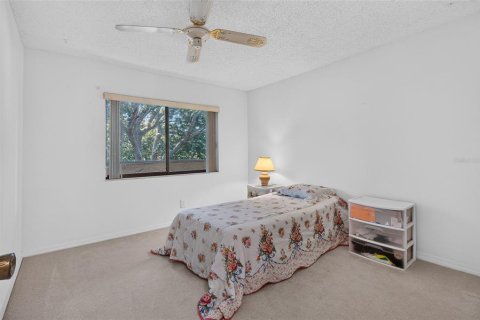 Condo in Saint Petersburg, Florida, 2 bedrooms  № 2396399 - photo 23