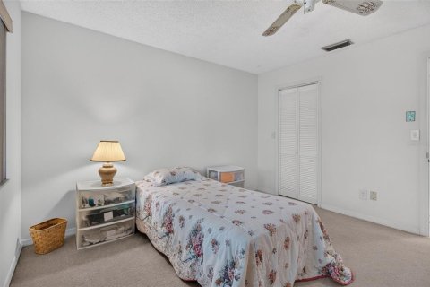 Condo in Saint Petersburg, Florida, 2 bedrooms  № 2396399 - photo 22