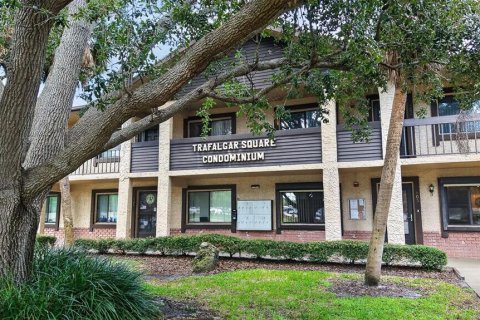 Condo in Saint Petersburg, Florida, 2 bedrooms  № 2396399 - photo 2