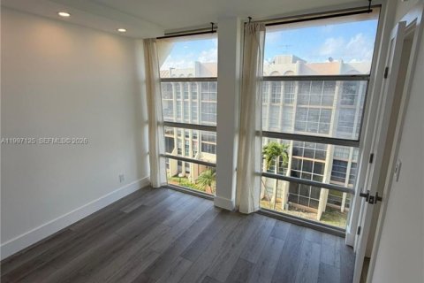 Condominio en alquiler en Hallandale Beach, Florida, 2 dormitorios, 85.84 m2 № 2059031 - foto 23
