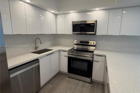 Condominio en alquiler en Hallandale Beach, Florida, 2 dormitorios, 85.84 m2 № 2059031 - foto 3