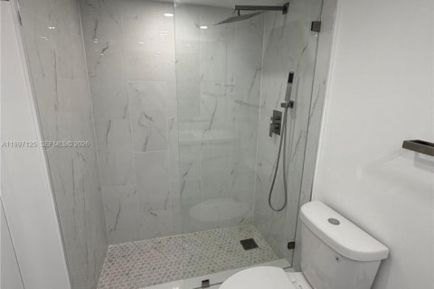 Condominio en alquiler en Hallandale Beach, Florida, 2 dormitorios, 85.84 m2 № 2059031 - foto 11