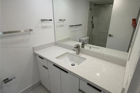 Condominio en alquiler en Hallandale Beach, Florida, 2 dormitorios, 85.84 m2 № 2059031 - foto 9