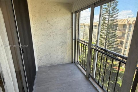 Condominio en alquiler en Hallandale Beach, Florida, 2 dormitorios, 85.84 m2 № 2059031 - foto 29