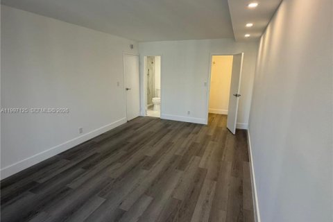 Condominio en alquiler en Hallandale Beach, Florida, 2 dormitorios, 85.84 m2 № 2059031 - foto 14