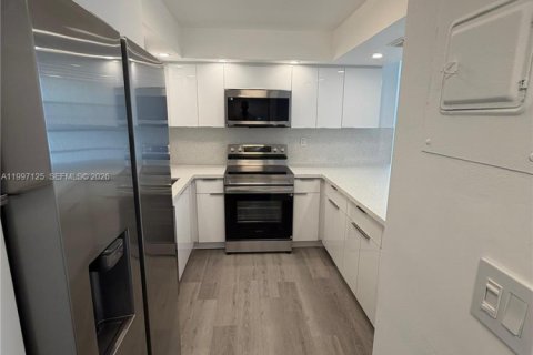 Condominio en alquiler en Hallandale Beach, Florida, 2 dormitorios, 85.84 m2 № 2059031 - foto 7