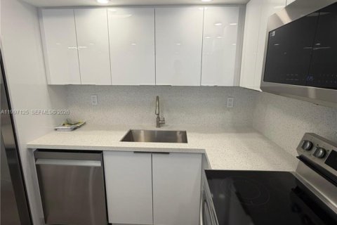 Condominio en alquiler en Hallandale Beach, Florida, 2 dormitorios, 85.84 m2 № 2059031 - foto 4