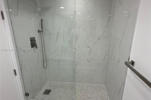 Condominio en alquiler en Hallandale Beach, Florida, 2 dormitorios, 85.84 m2 № 2059031 - foto 17