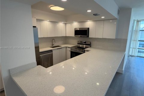 Condominio en Hallandale Beach, Florida, 2 dormitorios  № 2059031