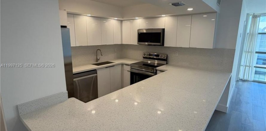 Condominio en Hallandale Beach, Florida, 2 dormitorios  № 2059031