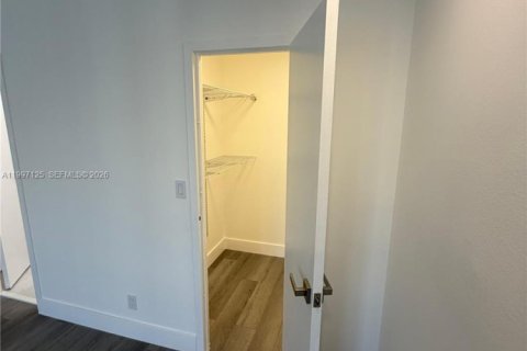 Condominio en alquiler en Hallandale Beach, Florida, 2 dormitorios, 85.84 m2 № 2059031 - foto 12