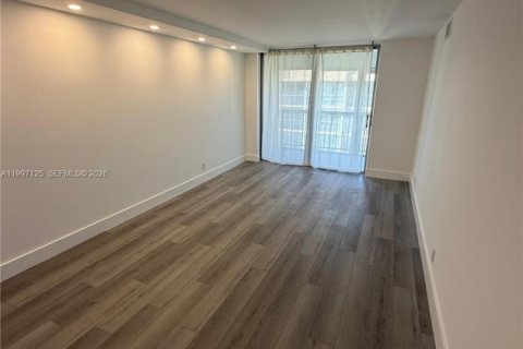 Condominio en alquiler en Hallandale Beach, Florida, 2 dormitorios, 85.84 m2 № 2059031 - foto 16