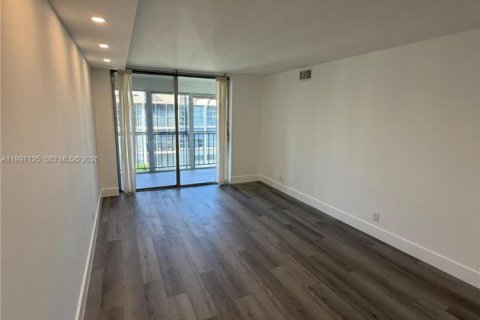 Condominio en alquiler en Hallandale Beach, Florida, 2 dormitorios, 85.84 m2 № 2059031 - foto 10