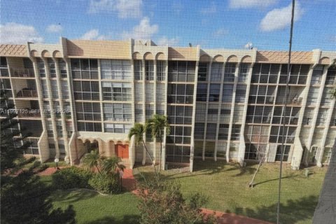 Condominio en alquiler en Hallandale Beach, Florida, 2 dormitorios, 85.84 m2 № 2059031 - foto 30