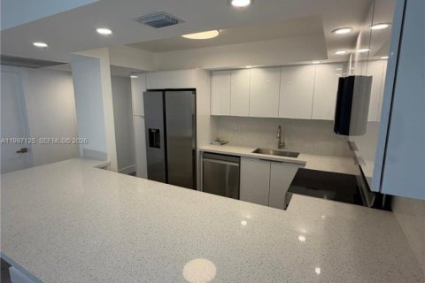 Condominio en alquiler en Hallandale Beach, Florida, 2 dormitorios, 85.84 m2 № 2059031 - foto 2