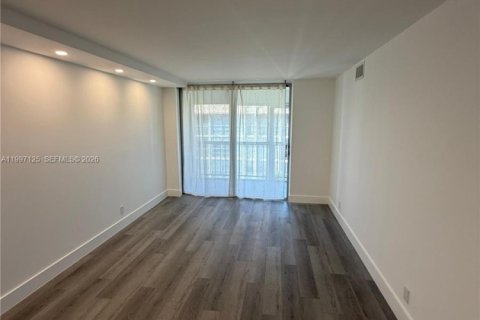 Condominio en alquiler en Hallandale Beach, Florida, 2 dormitorios, 85.84 m2 № 2059031 - foto 15