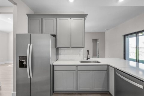 Casa en venta en Port Charlotte, Florida, 4 dormitorios, 183.95 m2 № 1773505 - foto 11