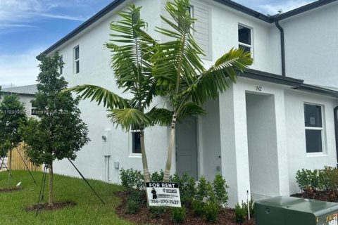 Townhouse in Homestead, Florida 3 bedrooms № 1943856 - photo 1