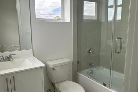 Townhouse in Homestead, Florida 3 bedrooms № 1943856 - photo 11