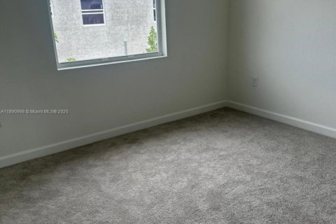 Townhouse in Homestead, Florida 3 bedrooms № 1943856 - photo 7