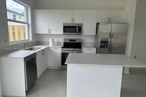 Townhouse in Homestead, Florida 3 bedrooms № 1943856 - photo 2