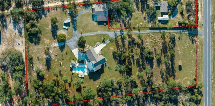 House in Keystone Heights, Florida 6 bedrooms, 361.48 sq.m. № 867970