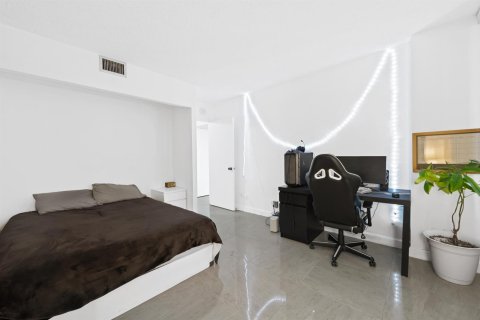 Copropriété à vendre à Hallandale Beach, Floride: 2 chambres, 118.91 m2 № 2084389 - photo 17