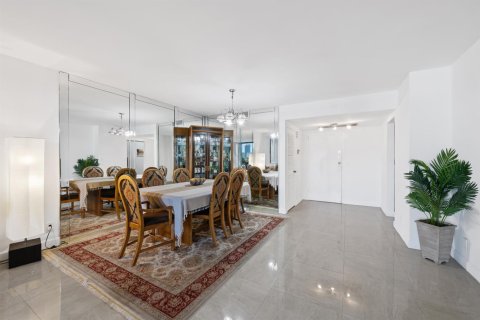 Copropriété à vendre à Hallandale Beach, Floride: 2 chambres, 118.91 m2 № 2084389 - photo 12