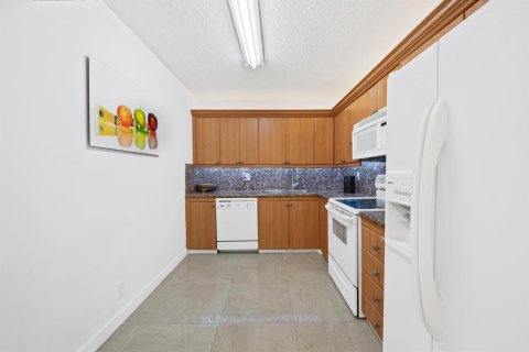 Copropriété à vendre à Hallandale Beach, Floride: 2 chambres, 118.91 m2 № 2084389 - photo 5