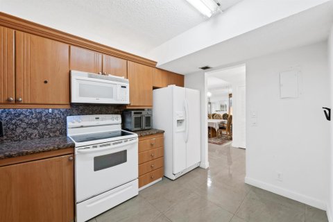 Copropriété à vendre à Hallandale Beach, Floride: 2 chambres, 118.91 m2 № 2084389 - photo 4