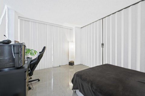 Copropriété à vendre à Hallandale Beach, Floride: 2 chambres, 118.91 m2 № 2084389 - photo 16