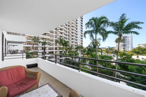 Copropriété à vendre à Hallandale Beach, Floride: 2 chambres, 118.91 m2 № 2084389 - photo 3
