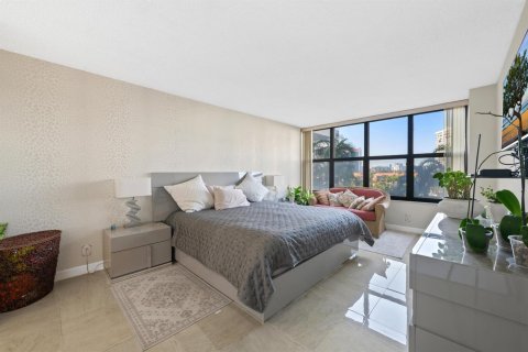 Copropriété à vendre à Hallandale Beach, Floride: 2 chambres, 118.91 m2 № 2084389 - photo 14
