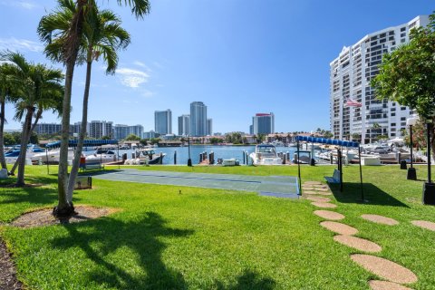 Copropriété à vendre à Hallandale Beach, Floride: 2 chambres, 118.91 m2 № 2084389 - photo 8