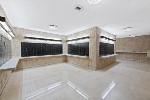Copropriété à vendre à Hallandale Beach, Floride: 2 chambres, 118.91 m2 № 2084389 - photo 26