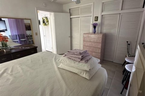 Condo in Hallandale Beach, Florida, 1 bedroom  № 1822179 - photo 12