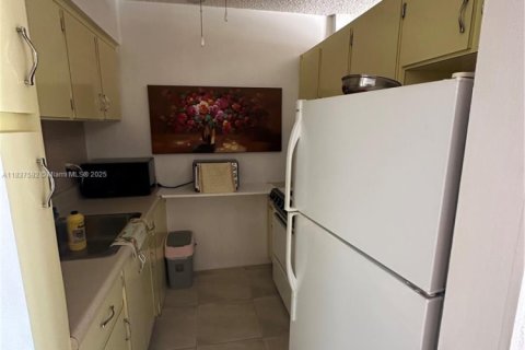 Condo in Hallandale Beach, Florida, 1 bedroom  № 1822179 - photo 6