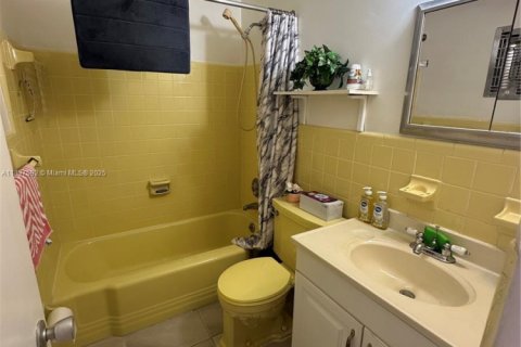 Condo in Hallandale Beach, Florida, 1 bedroom  № 1822179 - photo 9