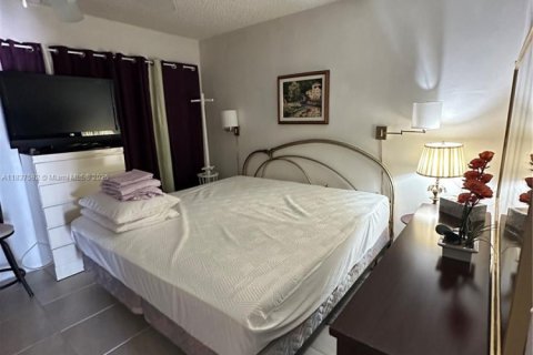 Condo in Hallandale Beach, Florida, 1 bedroom  № 1822179 - photo 11