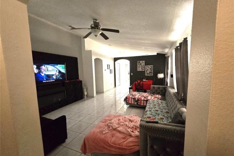 Casa en venta en Kissimmee, Florida, 3 dormitorios, 129.32 m2 № 2107396 - foto 2