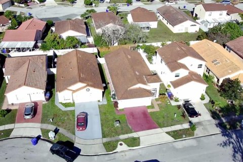 Casa en venta en Kissimmee, Florida, 3 dormitorios, 129.32 m2 № 2107396 - foto 8