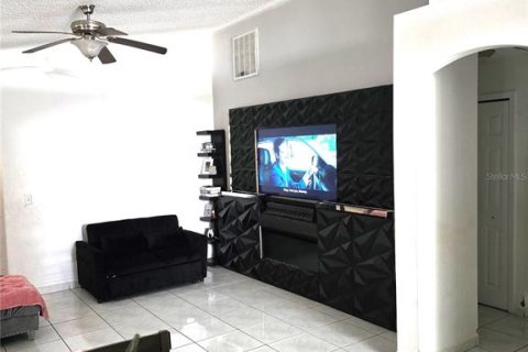 Casa en venta en Kissimmee, Florida, 3 dormitorios, 129.32 m2 № 2107396 - foto 3