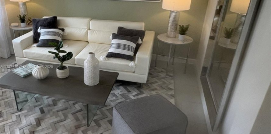 Townhouse in Homestead, Florida 3 bedrooms, 123.56 sq.m. № 1922881