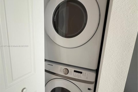 Townhouse in Homestead, Florida 3 bedrooms, 123.56 sq.m. № 1922881 - photo 25