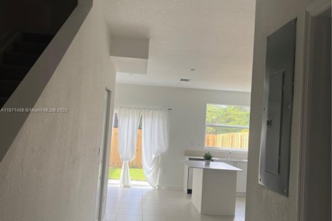 Townhouse in Homestead, Florida 3 bedrooms, 123.56 sq.m. № 1922881 - photo 23